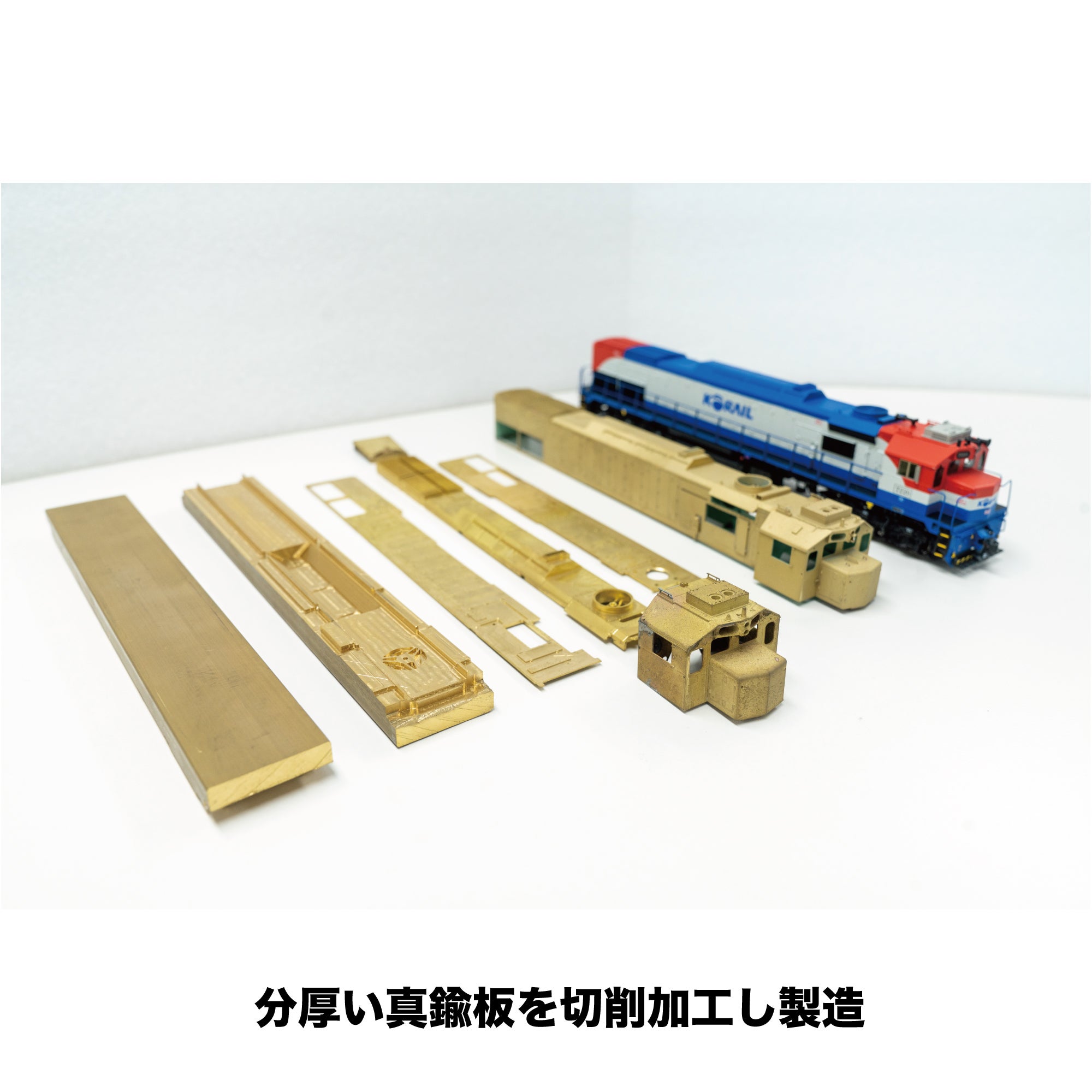 hantrack 特大型ディーゼル機関車 クルーズ列車ヘラン号塗装